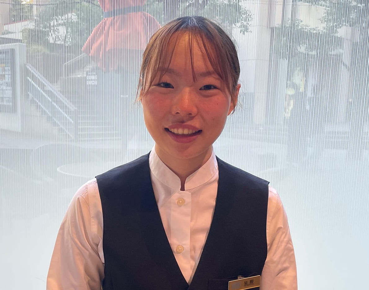 レストランスタッフ M・H